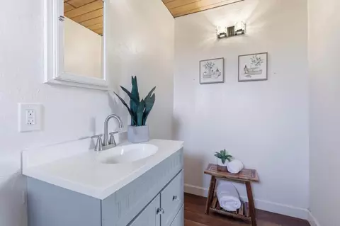 Bath - 7070 Hanna St, Gilroy, CA 95020 photo 3 of 3