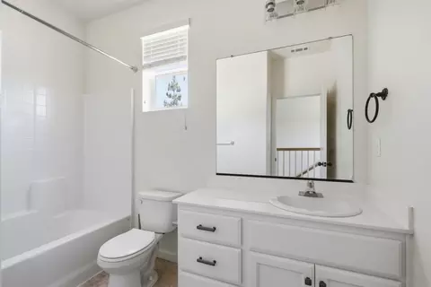 Bath - 2965 Bannon Ln, Merced, CA 95348 photo 1 of 2