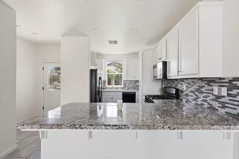 Entry Way - 2965 Bannon Ln, Merced, CA 95348 photo 2 of 7