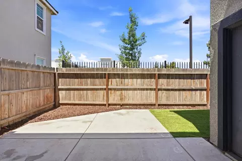 Exterior - 2965 Bannon Ln, Merced, CA 95348 photo 4 of 6