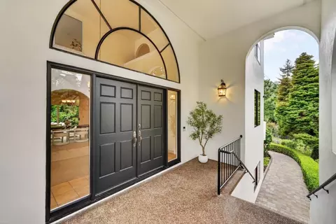 Entry Way - 1523 Perez Dr, Pacifica, CA 94044 photo 2 of 4