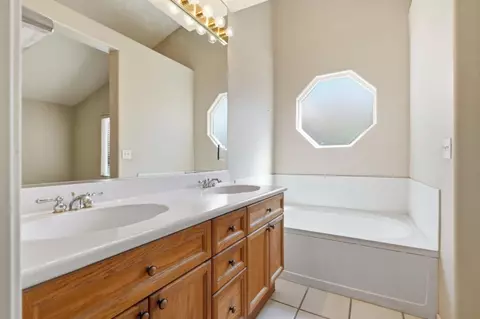 Bath - Wimbledon Ct, Modesto, CA 95355 photo 1 of 3