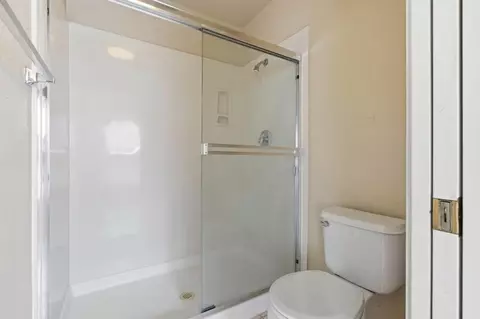 Bath - Wimbledon Ct, Modesto, CA 95355 photo 2 of 3