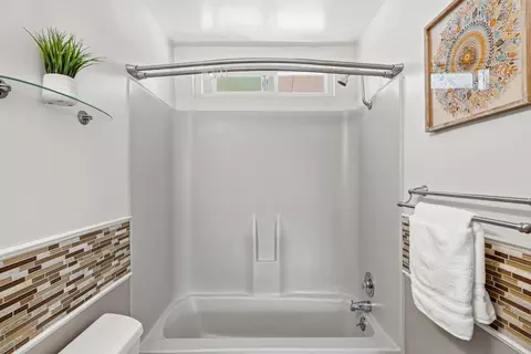 Bath - 3375 S Lucille Ln, Lafayette, CA 94549 photo 2 of 4