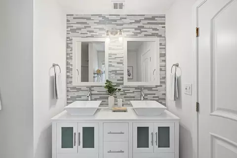 Bath - 3375 S Lucille Ln, Lafayette, CA 94549 photo 3 of 4