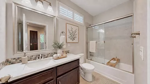 Bath - 1282 Violet Way, Turlock, CA 95382 photo 2 of 4