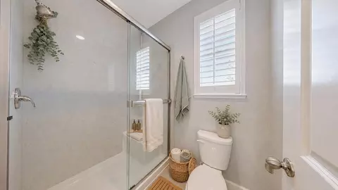 Bath - 1282 Violet Way, Turlock, CA 95382 photo 4 of 4