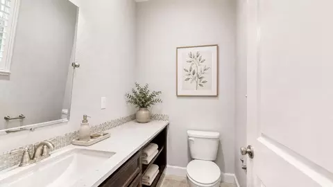 Bath - 1282 Violet Way, Turlock, CA 95382 photo 1 of 4