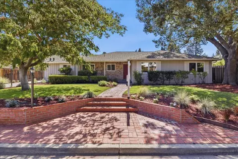 135 Pineview Ln, Menlo Park, CA 94025