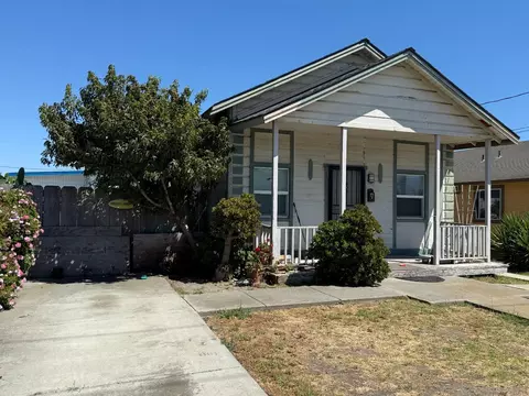 Exterior - 122 Martella St, Salinas, CA 93901 photo 4 of 13