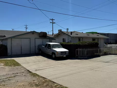 Exterior - 122 Martella St, Salinas, CA 93901 photo 10 of 13