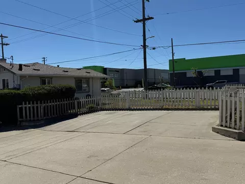 Exterior - 122 Martella St, Salinas, CA 93901 photo 11 of 13