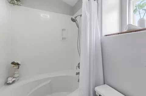 Bath - 15 Outlook Cir, Pacifica, CA 94044 photo 3 of 3