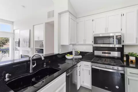 Kitchen - 15 Outlook Cir, Pacifica, CA 94044 photo 1 of 5