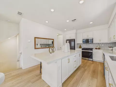 Kitchen - 37408 Salt Grass Rd, Newark, CA 94560 photo 4 of 6