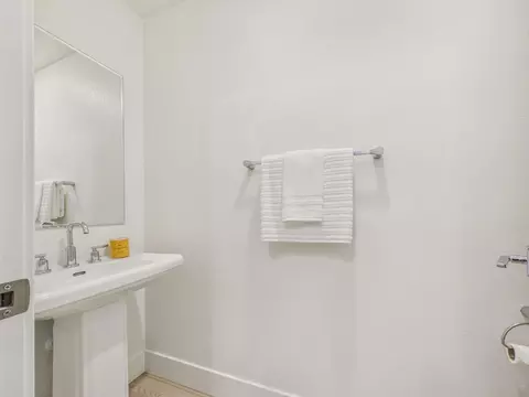 Bath - 37408 Salt Grass Rd, Newark, CA 94560 photo 2 of 4