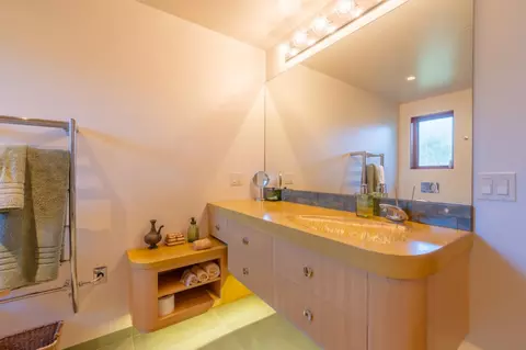 Bath - 2385 Bay View Ave, Carmel, CA 93923 photo 1 of 5