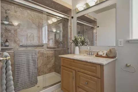 Bath - 502 Coelho St, Milpitas, CA 95035 photo 4 of 6