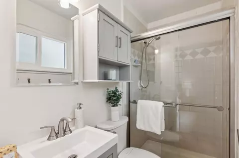Bath - 1184 Crespi Dr, Pacifica, CA 94044 photo 1 of 1