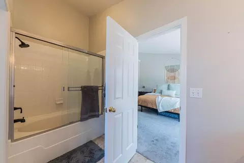 Bath - 746 Nacional Ct, Salinas, CA 93901 photo 3 of 4