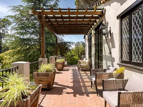 Exterior - 862 Chiltern Rd, Hillsborough, CA 94010 photo 7 of 25