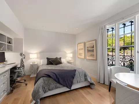 Bedroom - 862 Chiltern Rd, Hillsborough, CA 94010 photo 5 of 7