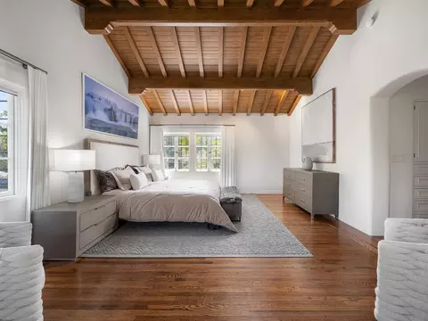 Bedroom - 862 Chiltern Rd, Hillsborough, CA 94010 photo 2 of 7