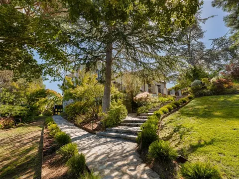Exterior - 862 Chiltern Rd, Hillsborough, CA 94010 photo 18 of 25