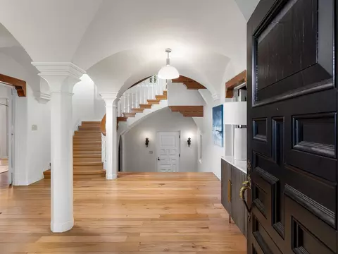 Entry Way - 862 Chiltern Rd, Hillsborough, CA 94010 photo 1 of 3