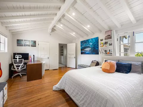 Bedroom - 862 Chiltern Rd, Hillsborough, CA 94010 photo 4 of 7