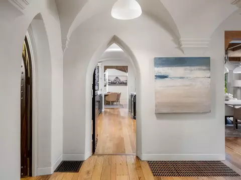 Entry Way - 862 Chiltern Rd, Hillsborough, CA 94010 photo 2 of 3