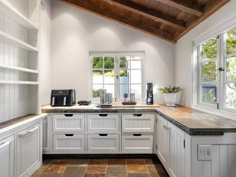 Other - 862 Chiltern Rd, Hillsborough, CA 94010 photo 1 of 8