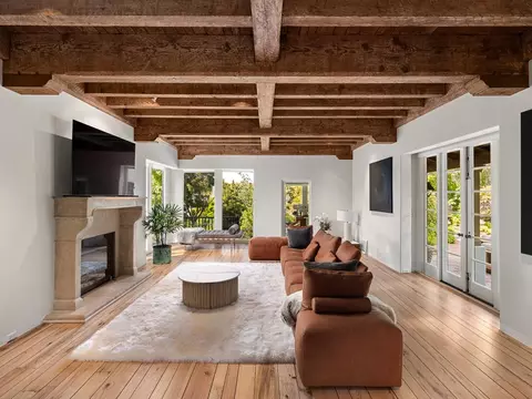 Living - 862 Chiltern Rd, Hillsborough, CA 94010 photo 3 of 3