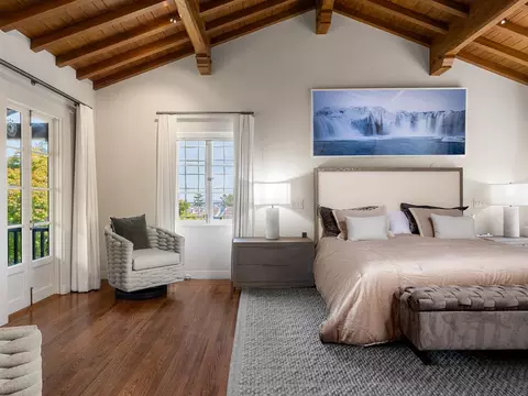 Bedroom - 862 Chiltern Rd, Hillsborough, CA 94010 photo 1 of 7