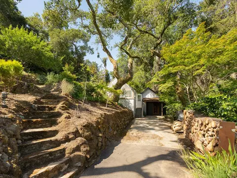 Exterior - 862 Chiltern Rd, Hillsborough, CA 94010 photo 14 of 25
