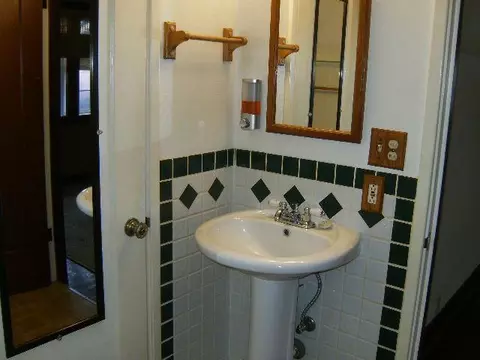 Bath - 224 W San Luis St, Salinas, CA 93901 photo 1 of 2