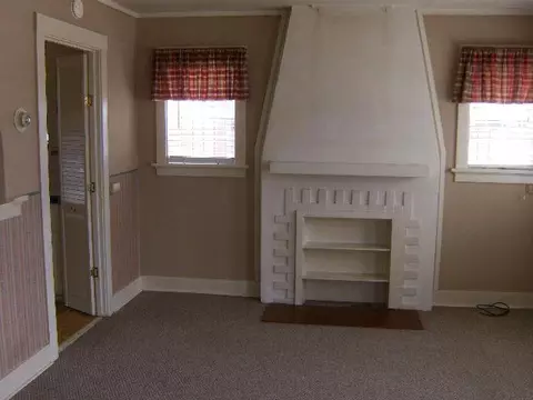 Living - 224 W San Luis St, Salinas, CA 93901 photo 2 of 3