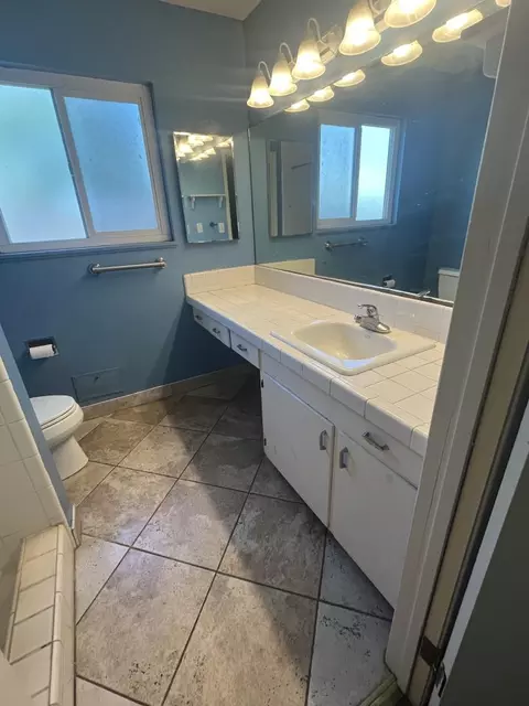 Bath - 178 Del Mar Dr, Salinas, CA 93901 photo 2 of 3