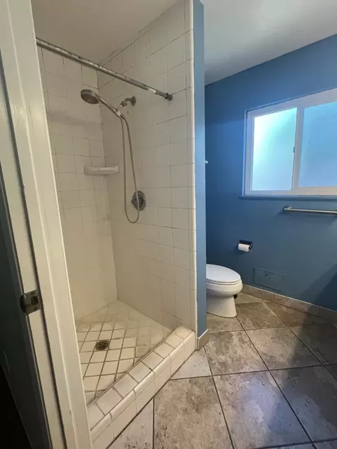 Bath - 178 Del Mar Dr, Salinas, CA 93901 photo 3 of 3