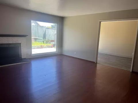 Living - 178 Del Mar Dr, Salinas, CA 93901 photo 2 of 2