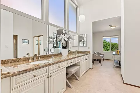 Bath - 938 Springfield Dr, Millbrae, CA 94030 photo 2 of 4