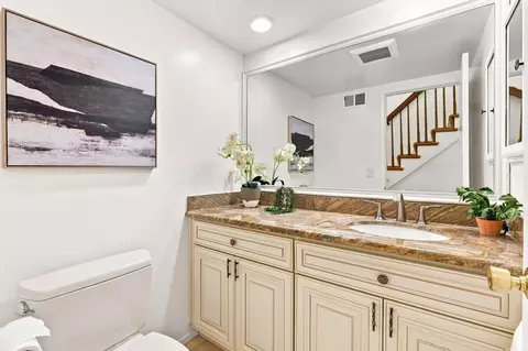 Bath - 938 Springfield Dr, Millbrae, CA 94030 photo 1 of 4