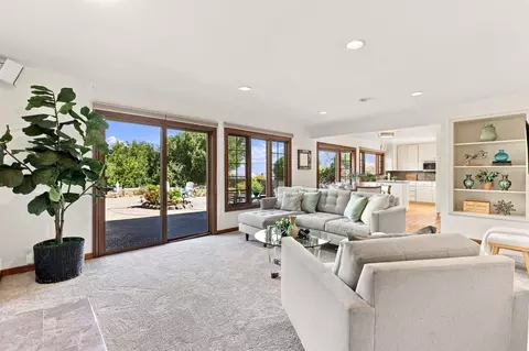 Living - 938 Springfield Dr, Millbrae, CA 94030 photo 7 of 7