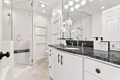 Bath - 1637 Grant Rd, Mountain View, CA 94040 photo 2 of 4