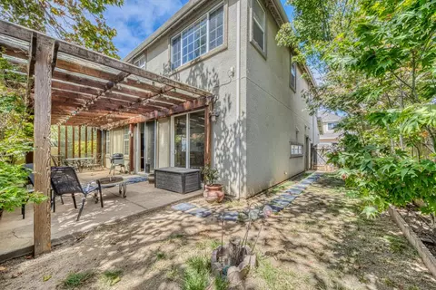 Exterior - 963 Fitzgerald St, Salinas, CA 93906 photo 5 of 6