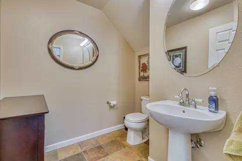 Bath - 963 Fitzgerald St, Salinas, CA 93906 photo 1 of 4