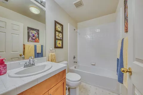 Bath - 963 Fitzgerald St, Salinas, CA 93906 photo 4 of 4