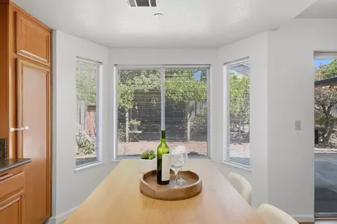Dining - 201 Knights Cir, Vallejo, CA 94591 photo 4 of 4