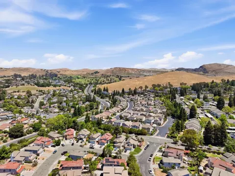 View/Area - 201 Knights Cir, Vallejo, CA 94591 photo 2 of 5