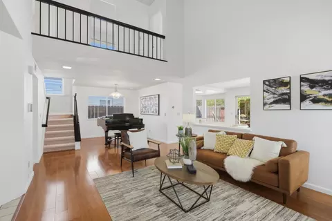 Living - 201 Knights Cir, Vallejo, CA 94591 photo 2 of 2